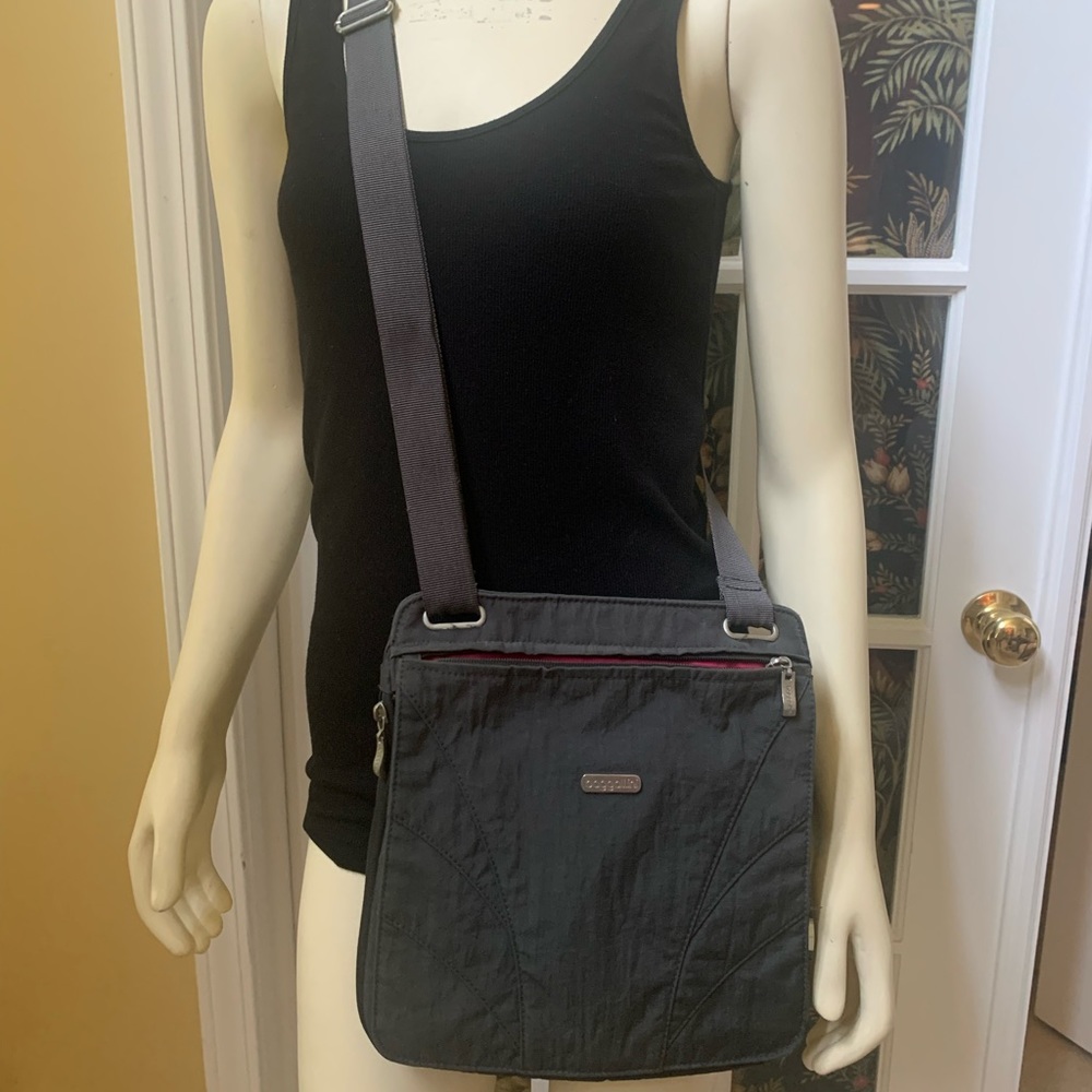 BAGGALINI Slim Crossbody Nylon Travel Hand Bag Purse GRAY Fuchsia Pink Interior